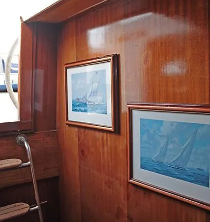 Botel Sailing Lovers
