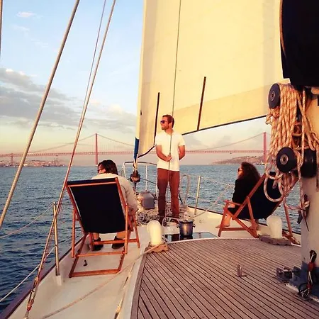Sailing Lovers Lisbon