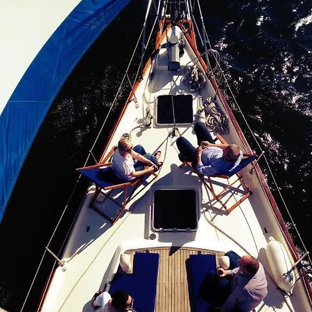 Botel Sailing Lovers *