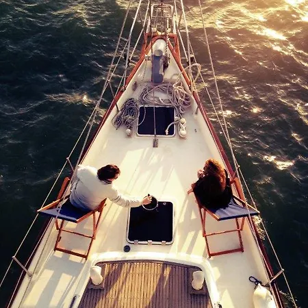 Sailing Lovers Lisbon
